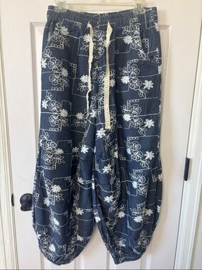POL Navy Floral Cropped Harem Pants with White Drawstring